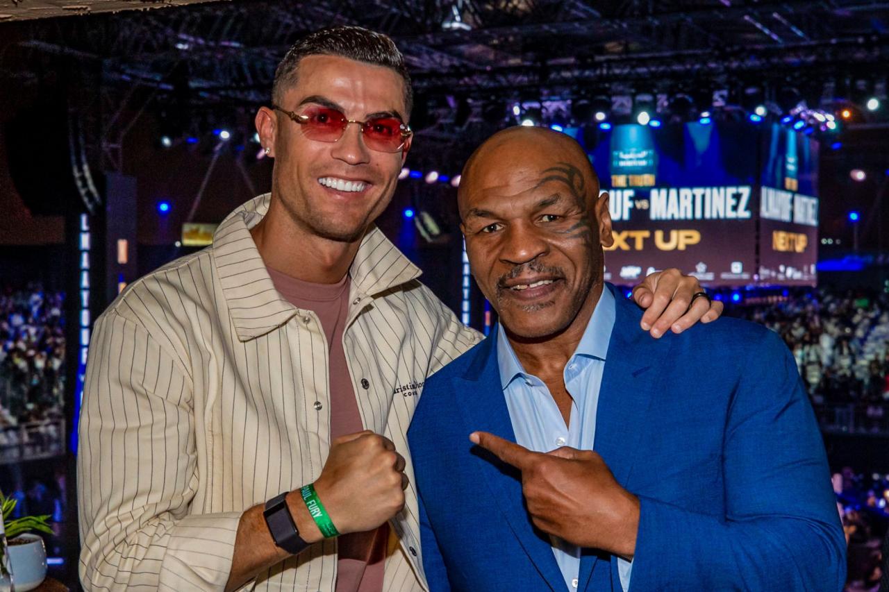 bao mike tyson was surprised when ronaldo gave him a roll royce phantom vii when he agreed to accept his son cr as a martial arts disciple 652ea17f9d361 Mike Tyson Was Surprised When Ronaldo Gave Him A Roll Royce Phantom Vii When He Agreed To Accept His Son Cr7 As A Martial Arts Disciple.