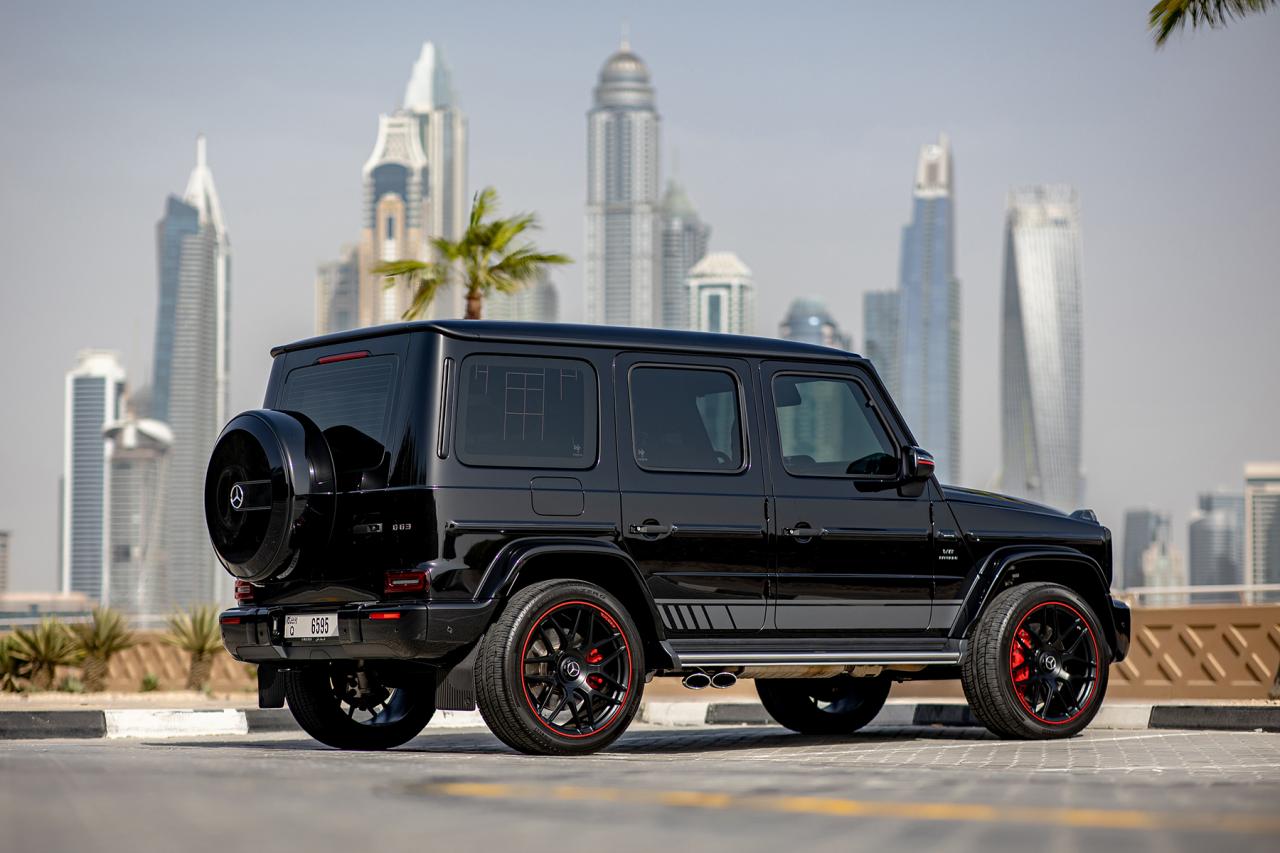 bao will smith surprised the whole world when he silently gave michael jordan a mercedes amg g as a thank you for agreeing to appear in his new film project 6530fb4f19c8d Will Smith Surprised The Whole World When He Silently Gave Michael Jordan A Mercedes Amg G63 As A Thank You For Agreeing To Appear In His New Film Project.