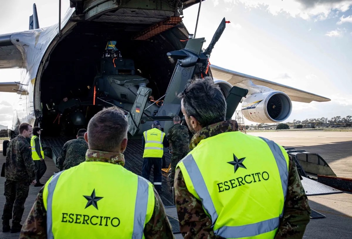 Immediately after the Antonov AN 124 lands at the Decimomannu military airfield, the final cargo unloading for the Noble Jump 23 exercise commences.