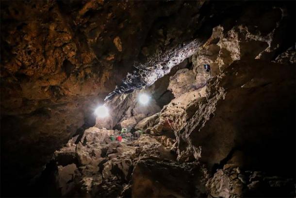 Europe's oldest sandals unearthed in Spain's bat cave, revealing #Neolithic craftsmanship and offering a 6,200-year-old peek back in time.