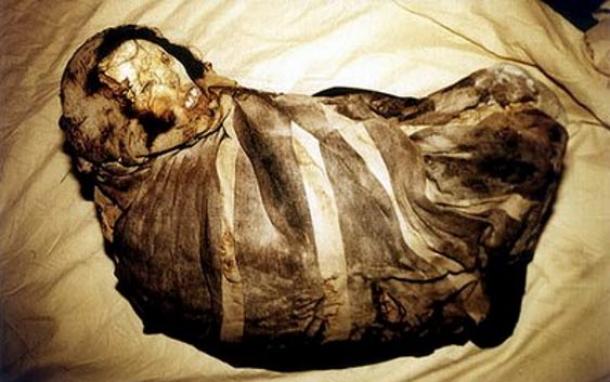 Mummy Juanita before unwrapping her body. 