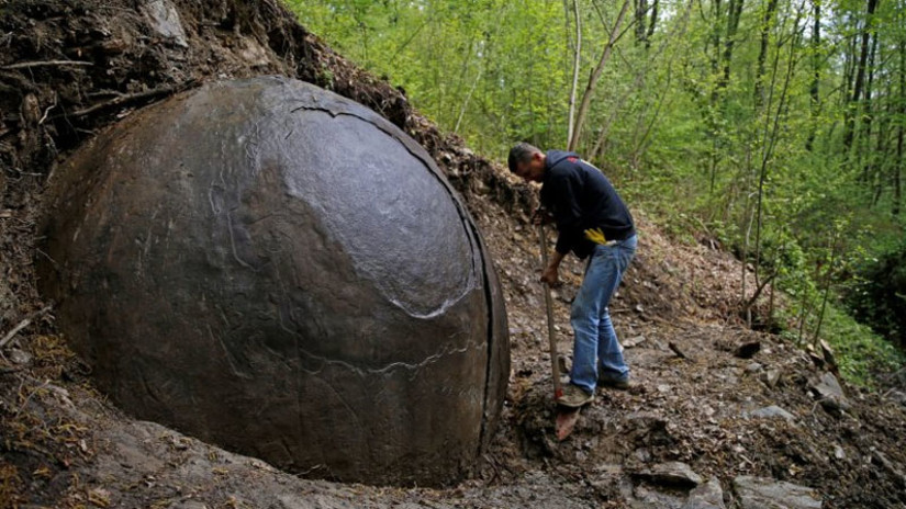 Misteriosa esfera gigante descubierta en Bosnia causa polémica y asombro