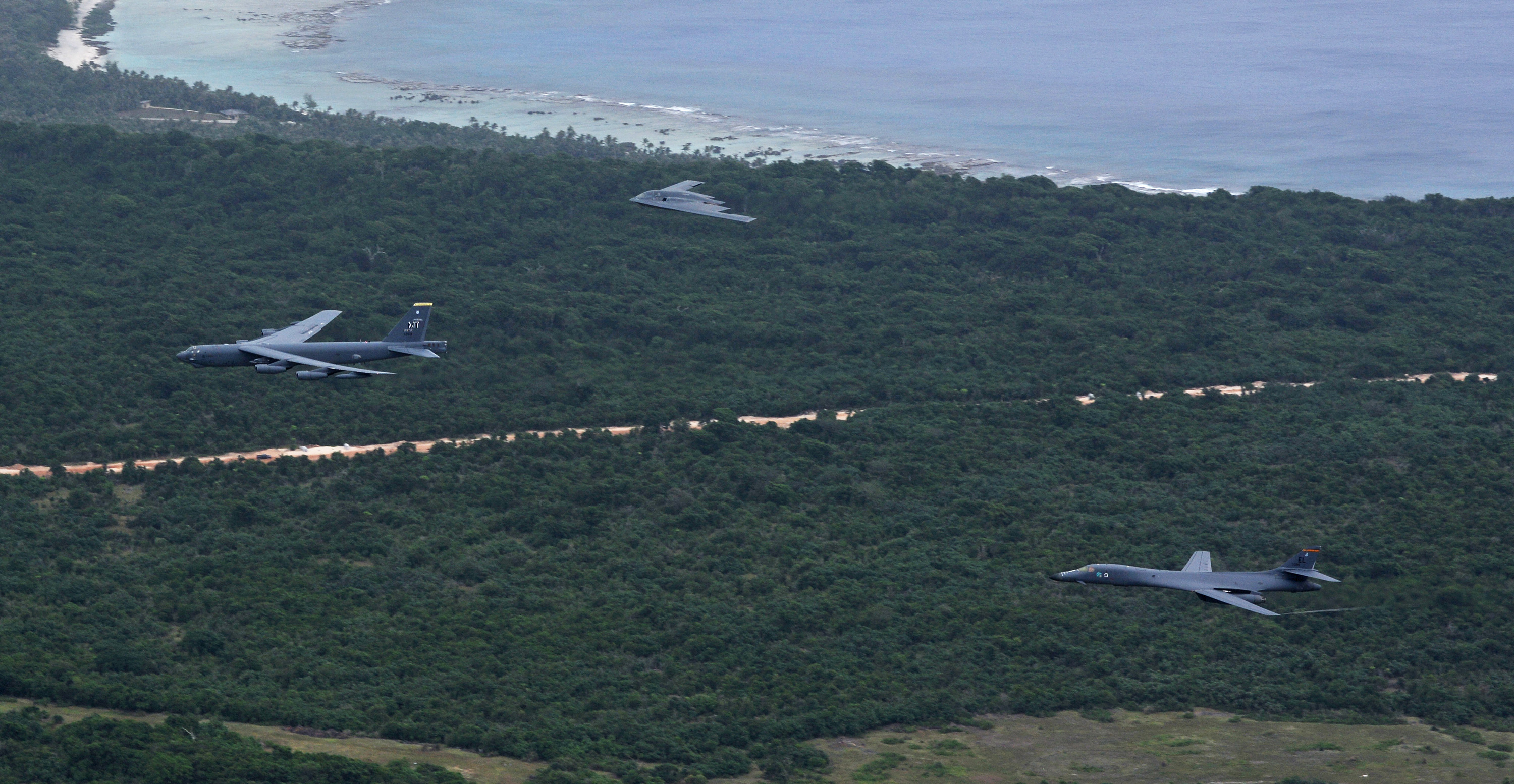 B-52, B-1, B-2s participate in first integrated bomber operation in USPACOM AOR > Pacific Air Forces > Article Display” /></p><div class='code-block code-block-3' style='margin: 8px 0; clear: both;'>
<!-- Composite Start -->
<div id=