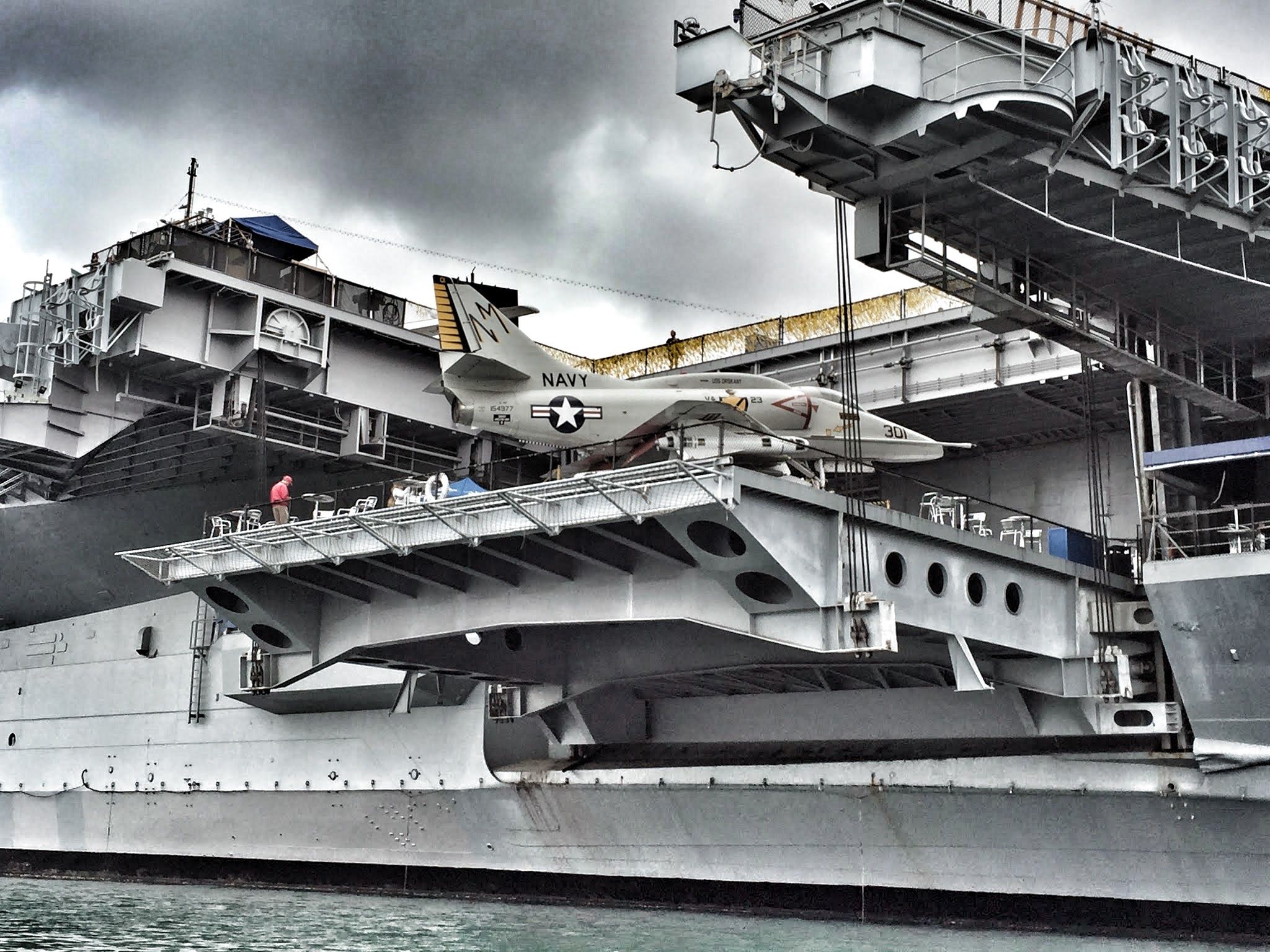 USS Midway: 50 Years of Dedicated Service in the American Navy.hoa - LifeAnimal