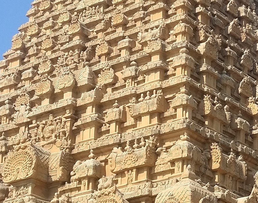 Brihadeeswara Temple view from the back. The two gopuras (temple entrance tower) can be seen in the back. Image credit: Aravindreddy.d - CC BY-SA 3.0