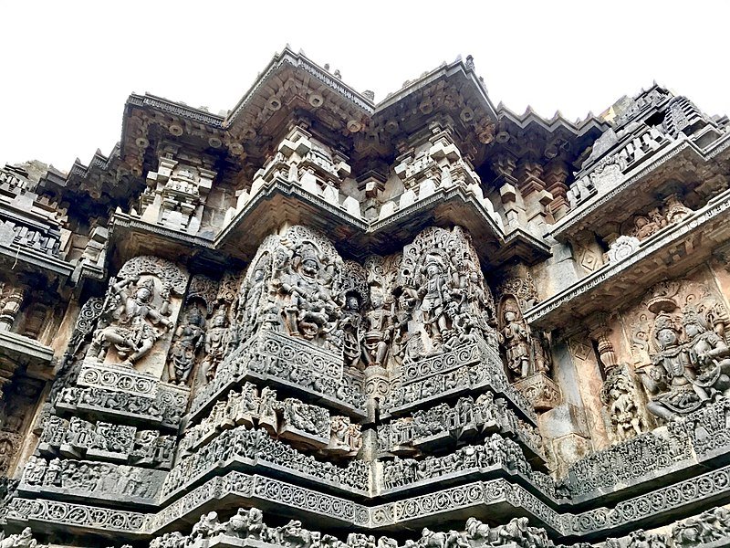 Sculptures on Hoysaleswara temple