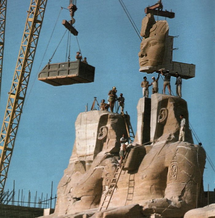 The statue of Ramses the Great at the Great Temple of Abu Simbel is reᴀssembled after having been moved in 1967 to save it from being flooded.