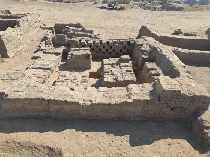 Major Discovery Of A Complete Ancient Roman City In Luxor, Egypt