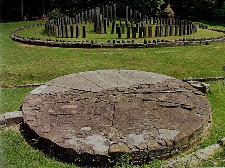 The andesite sun and the great round sanctuary from Sarmizegetusa Regia. (pH๏τo from The cultural Heritage of Romania.Transilvania, coord. Ioan-Aurel Pop, Marius Porumb, Cluj-Napoca, 2004