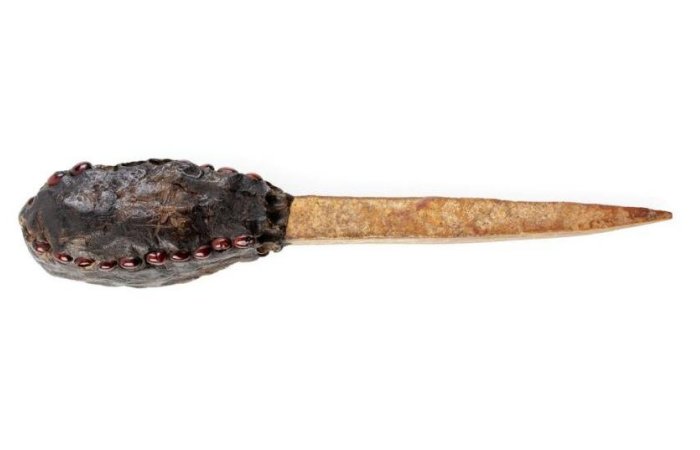 Tomography and radiocarbon dating used to examine Australian Aboriginal knife