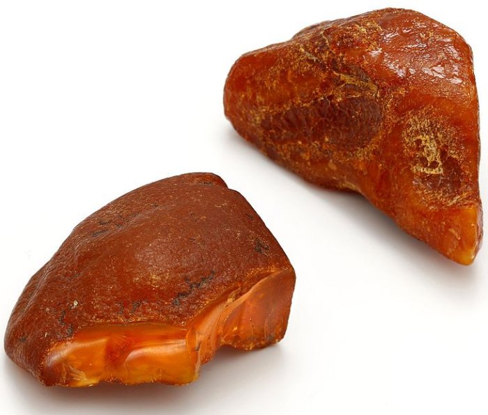 Bronze Age Long-Distance Connections: Baltic Amber In Aššur