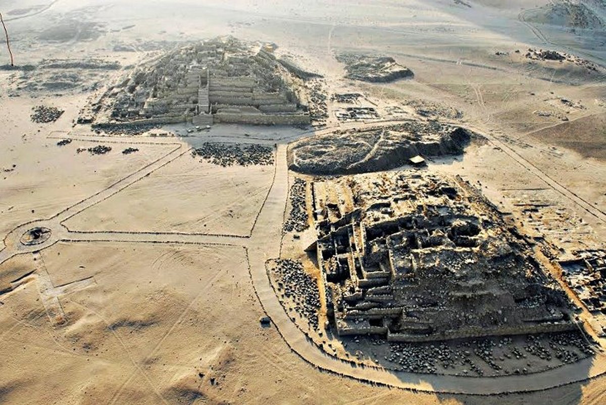 The City of Caral, located at km 182, north of Lima; in the Supe Valley. Credits: Turandino