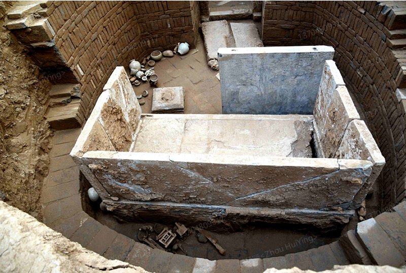  A white marble coffin bed was unearthed from a Sui Dynasty (581-618) tomb in Anyang, Central China's Henan province. Image credit: chinadaily.com.cn