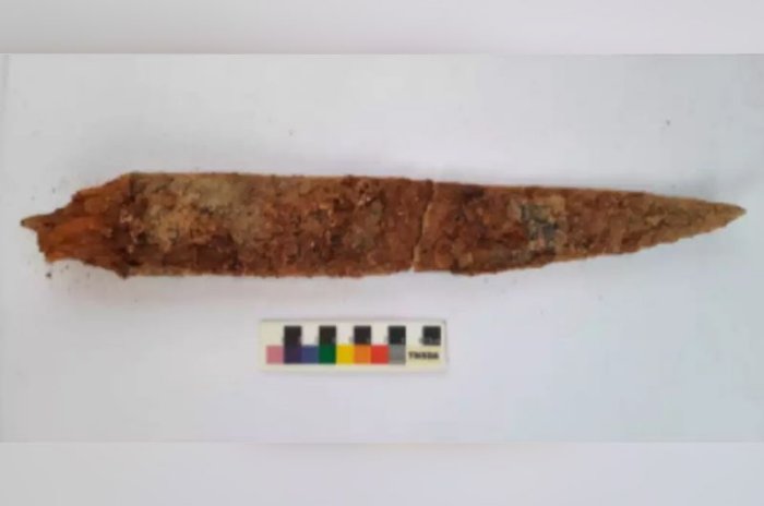 Rare Well-Preserved 2,500-Year-Old Dagger Linked To The Keeladi Civilization Discovered In Tamil Nadu, India