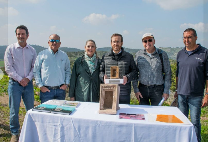  Interestingly, this model (a unique ritual item) is similar to the biblical description of the First Temple. Dr. Amit Reem, the Israel Antiquities Authority Jerusalem Regional Archaeologist, had a miniature copy of the model made and presented it to President Herzog as a souvenir from his visit.