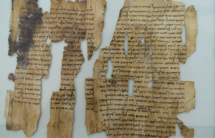 Ancient Secrets Of Mysterious ᴅᴇᴀᴅ Sea Scrolls And Eastern Papyri Revealed By Handwriting Analysis