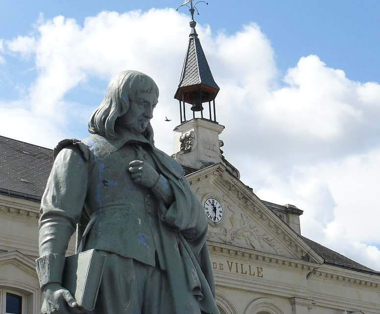 Statue of René Descartes in La Haye -Descartes 