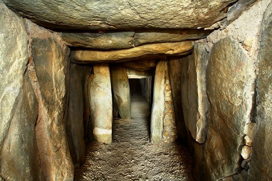 Inside Dolmen De Soto. Credit: IAPH