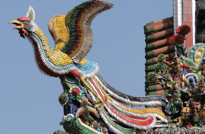 A Fenghuang on the roof of Longshan Temple in Taipei. Image credit: Bernard Gagnon - CC BY-SA 3.0