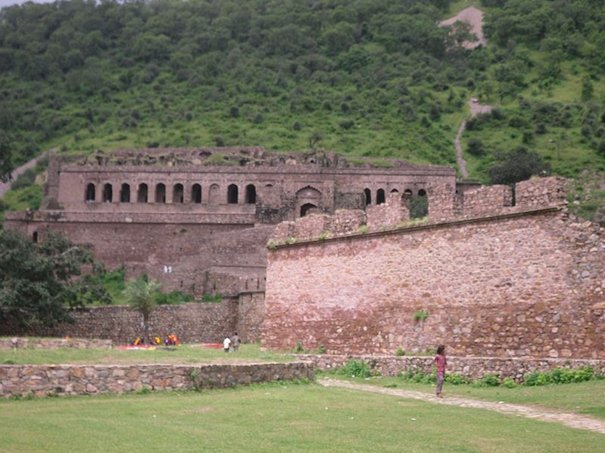 Mysterious Ancient Ghost City Of Bhangarh And The Curse Of The Holy “Magician”