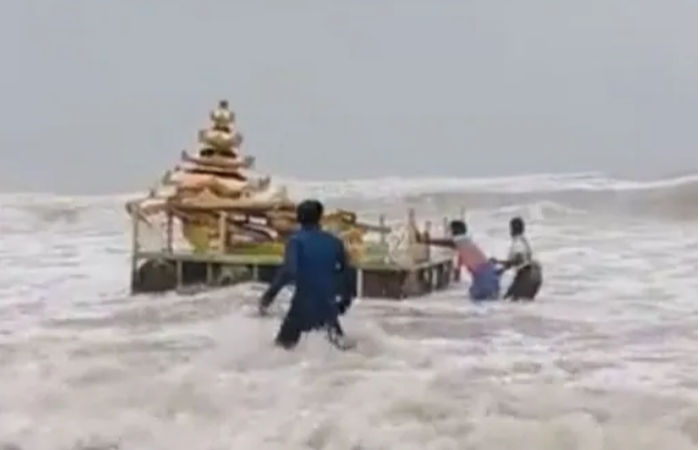 Mysterious Gold-Colored Chariot Washes Ashore in India - But Where Did It Come From?