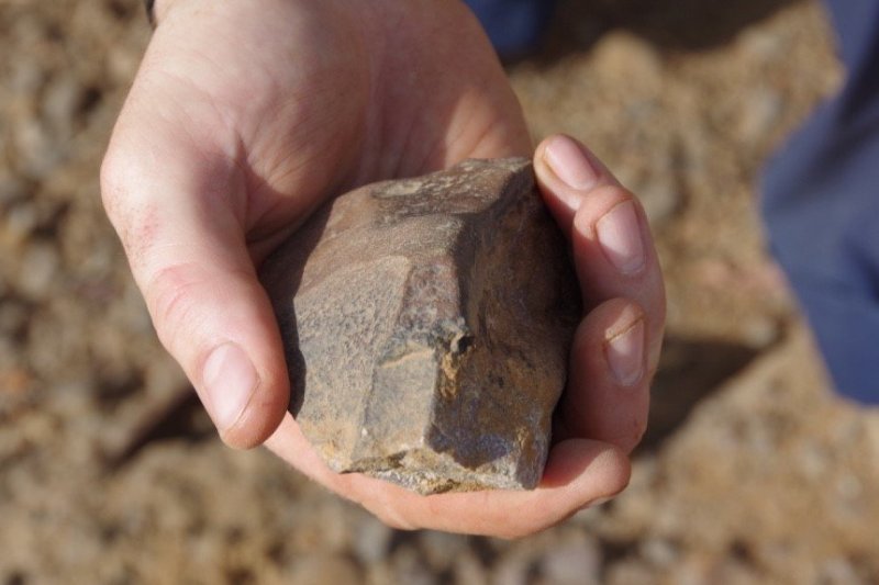 Freshly found artefact from Laminia, Senegal. Eleanor Scerri