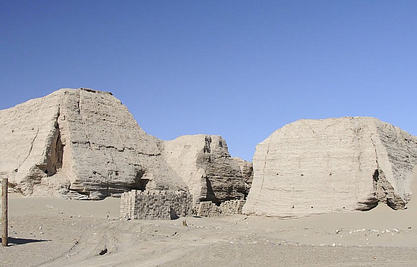 Eastern gate to KharakH๏τo, facing northwest, October 2008.