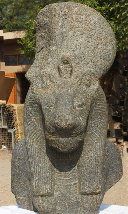 Giant Blocks For Sphinx-Shaped King AmenH๏τep III Colossi Uncovered In Luxor, Egypt