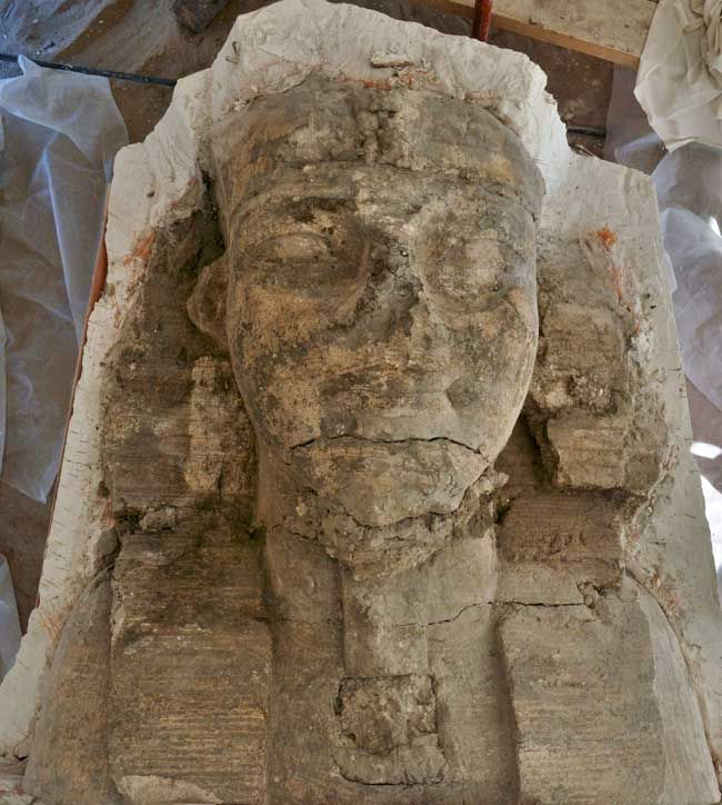 Giant Blocks For Sphinx-Shaped King AmenH๏τep III Colossi Uncovered In Luxor, Egypt