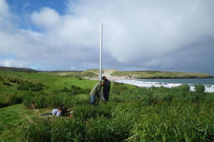 University of Canterbury Dr Matiu Prebble Ngāi Tahu and Rewi Davis Ngāi Tahu, Kaitiaki Rōpū o Murihiku representative vibracoring on Sandy Bay, Enderby Island, Auckland Islands. Credit: University of Canterbury