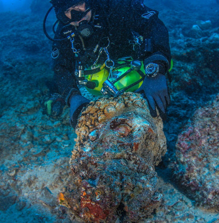 Mᴀssive Head Of Hercules Pulled From The Antikythera Shipwreck