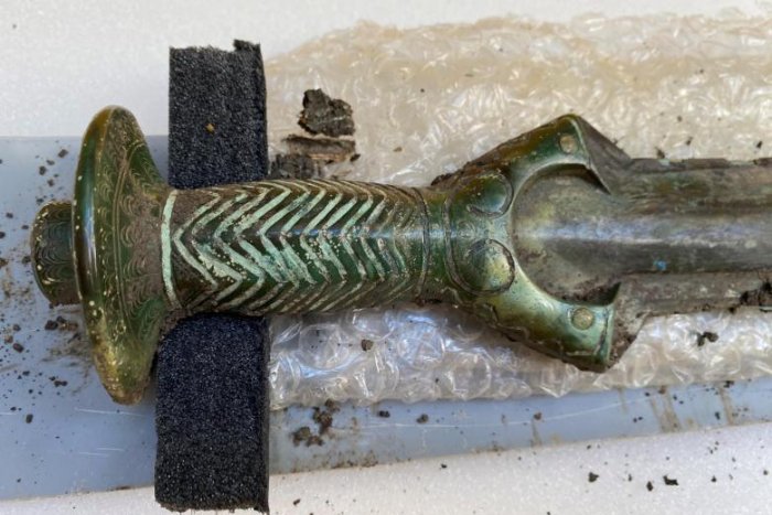 Extraordinarily Well-Preserved 3,000-Year-Old Octagonal Sword Unearthed In Germany