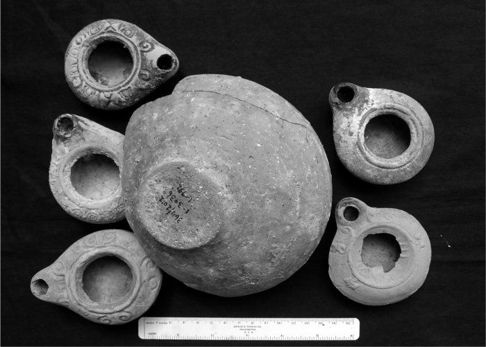 Finds from L. 3036: Three oil lamps (left) were found underneath the MBII bowl, and two oil lamps (right) had been placed near it (pH๏τo: B. Zissu under the Te’omim Cave Archaeological Project)