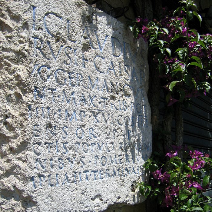 Inscription marking the Claudian pomerium in via del Pellegrino