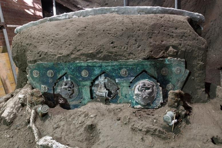 Extraordinary Ancient Roman Ceremonial Chariot Discovered In Pompeii – It’s Still Almost Intact 