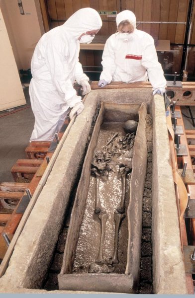 Who Was The Mysterious Spitalfields Roman Noblewoman Dressed In Silk Found In A Sarcophagus In London?