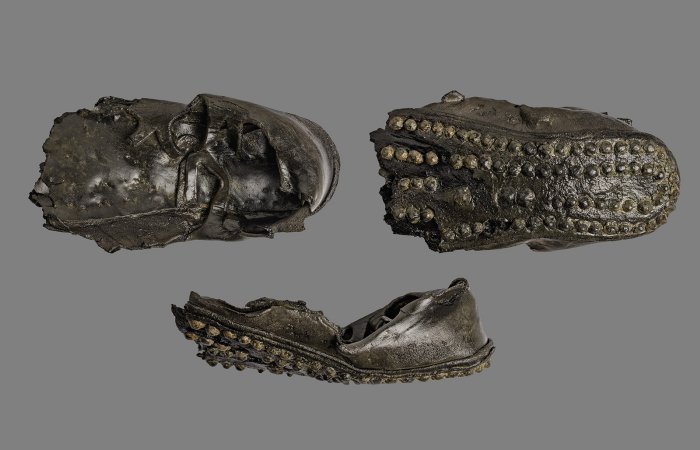 1,700-Year-Old Roman Shoes And An Exceptional Glᴀss Workshop Unearthed In France