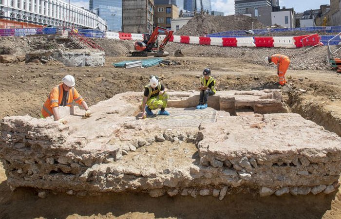 'Incredibly Rare' Roman Tomb Unearthed Near London Bridge Station