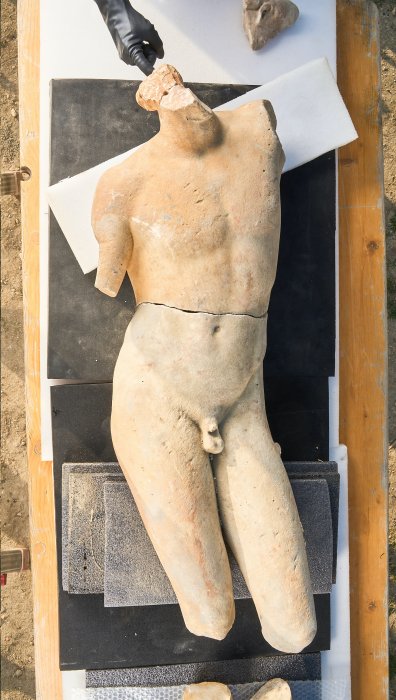 Magnificent 2 Meters Tall Marble Apollo Statue And Othe Artifacts Found In San Casciano dei Bagni, Italy