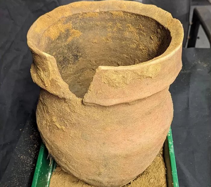 Unknown Saxon Village And Bronze Age Artifacts Found Near Ely, Cambridgeshire