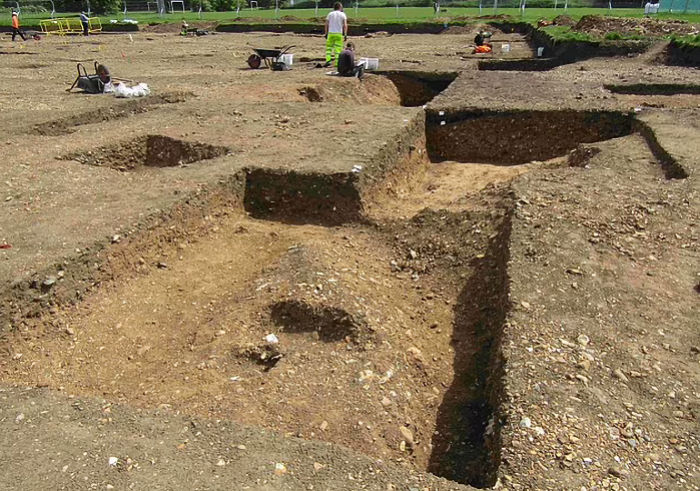 Incredible Ancient Roman ’Service Station’ With Hundreds Of Artifacts And Dozens Bodies Found In Hertfordshire, UK