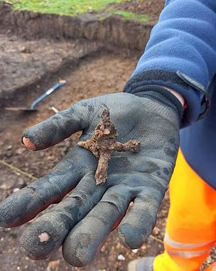 Incredible Ancient Roman ’Service Station’ With Hundreds Of Artifacts And Dozens Bodies Found In Hertfordshire, UK