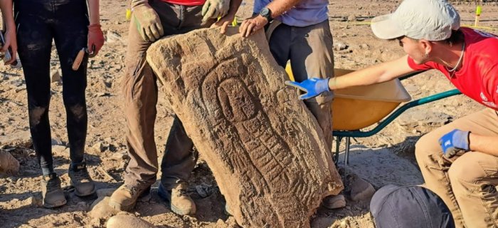 3,000-Year-Old Stela Challenges ᴀssumptions Of Gender And Social Roles In Prehistoric Times