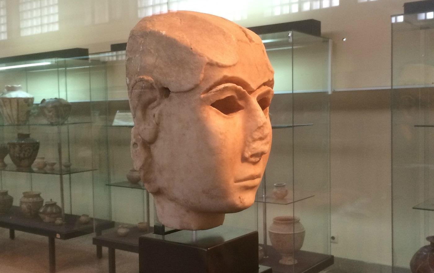 Hundreds Of Thousands Of Sumerian Artifacts Have Been Stolen From Iraq's Museums And Archaeological Sites