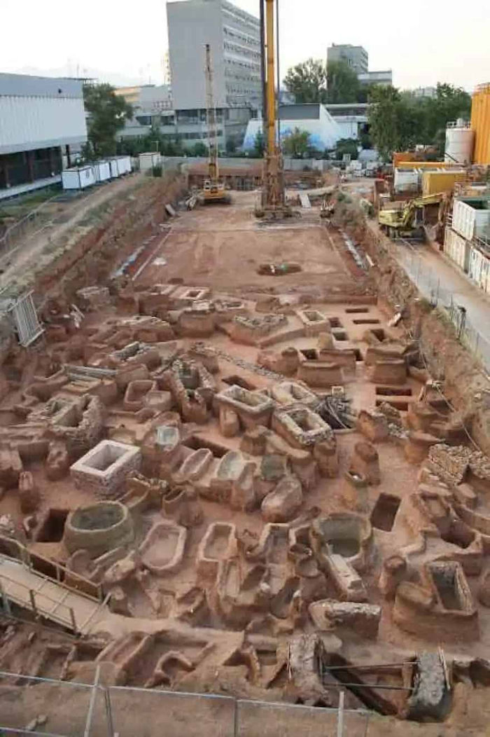 Amazing PH๏τos Of Ancient Ruins Hidden Under Thessaloniki Metro Revealed By Archaeologists