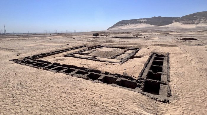 Hundreds Of Ancient Sealed Wine Jars Found In Mysterious Tomb Of Meret-Neith In Abydos