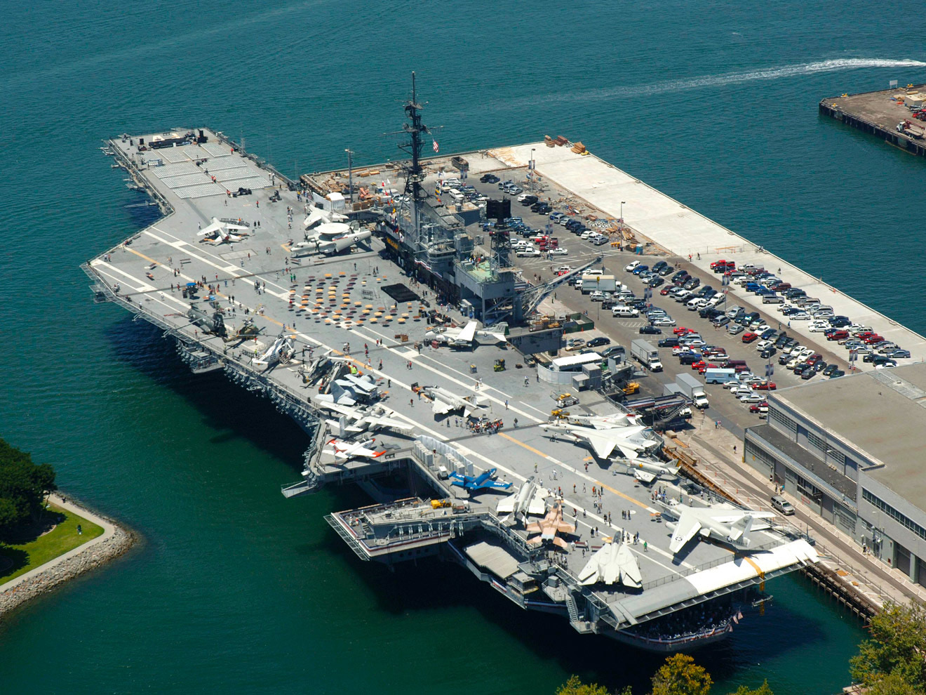 USS Midway: 50 Years of Dedicated Service in the American Navy.hoa - LifeAnimal