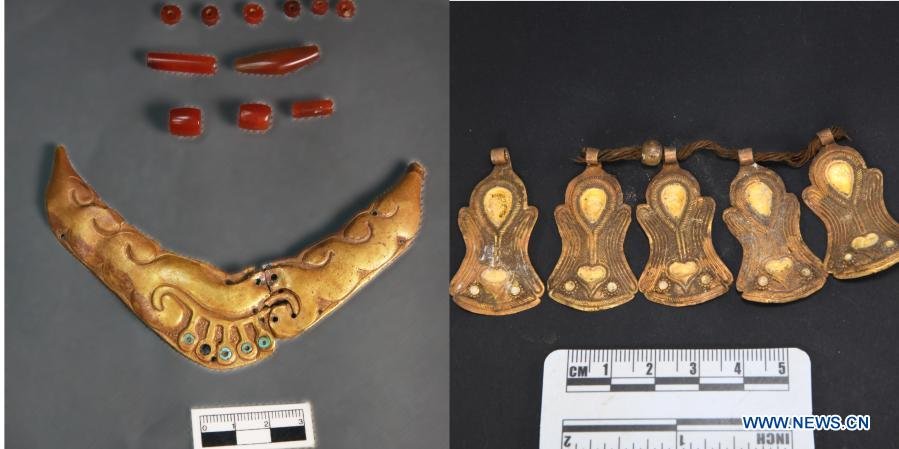 Gold necklace and agates unearthed at the excavation site.